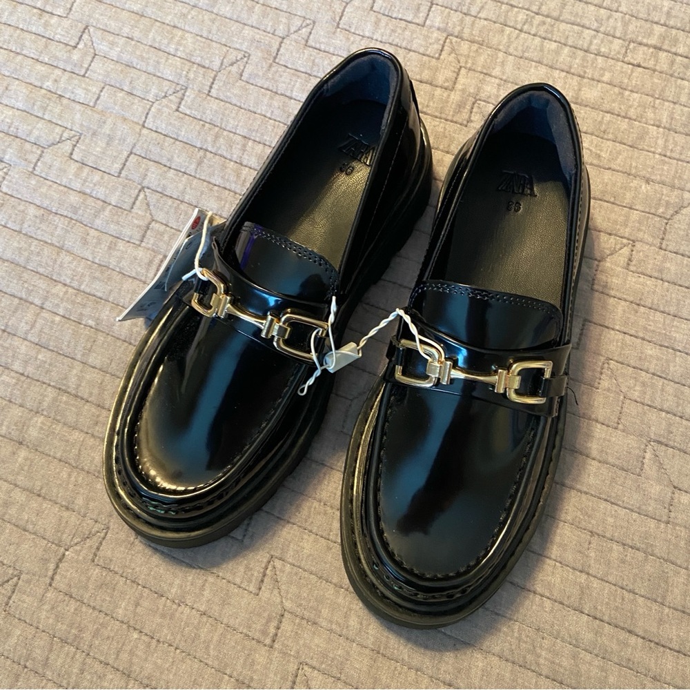 Zara women’s black leather loafer size 36